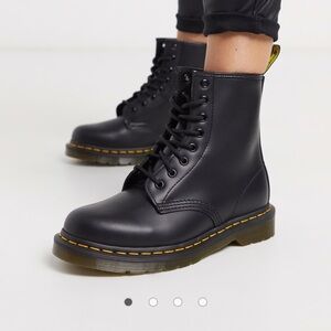 DR. MARTENS 1460 Black Leather 8-Eye Combat Boots with Yellow Stitching 7M/8.5W